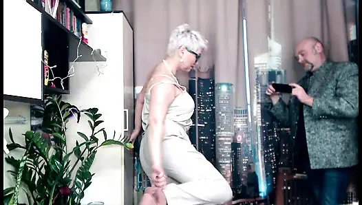 Hadi ama kaltağım, harika sanatlar için havuçla kendini sik.!.))