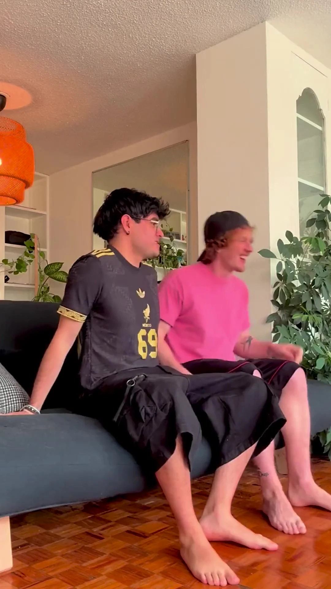 Porno gay: su amigo mexicano lo espera tras el partido