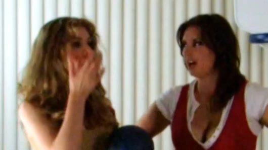 Striptizli Snip Basketball maçının ardından ayak yalama seansı