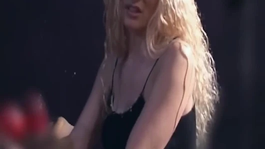 Sarışın orta yaşlı seksi kadın sert sikiliyor ve dölleniyor