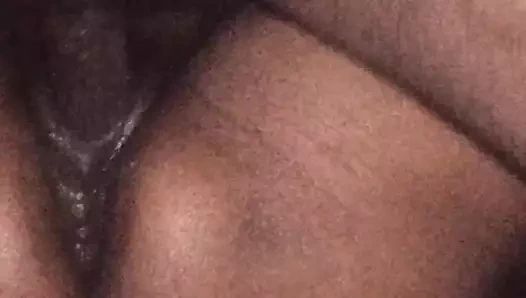 Sulu amcık siyah amcığı sikiyor