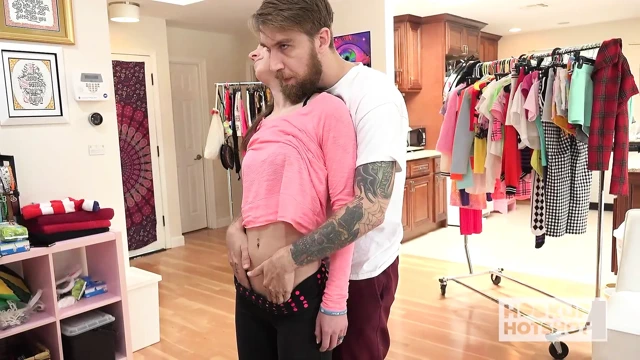 Bts - minik hatun Avery Moon Bryan Gozzling tarafından sikilmeyi seviyor!