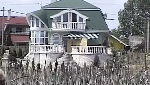 Tombul Alman sarışın ham adamla gölün yanında sikişiyor