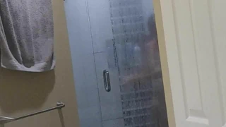 karıcık küçük memeler alma bir duş