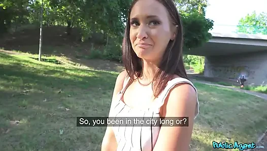 Kamu görevlisi - latin mina moreno ormanda yarak emiyor