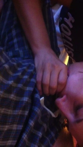 Michelle cody'nin sikini emiyor