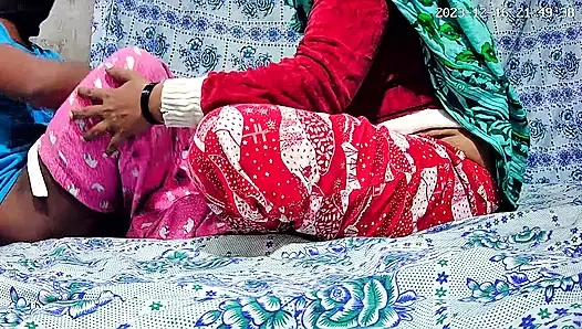 Büyük memeli Nepalli kız ve oğlan odada seks yapıyor