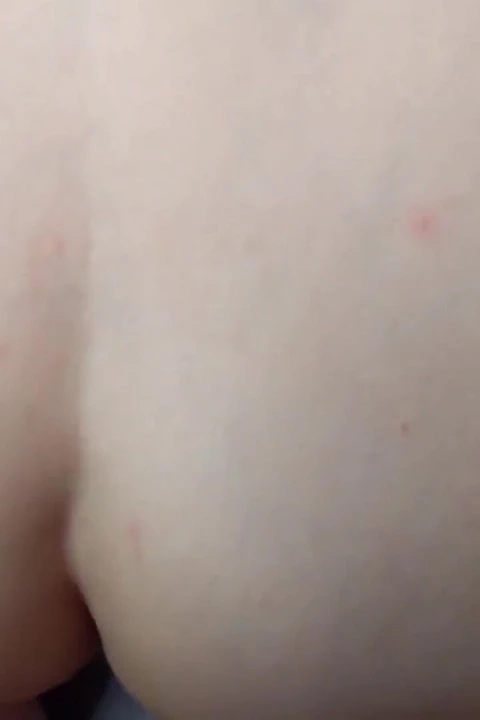 Domaltmalı bakış açısı kremsi döl damlatıyor