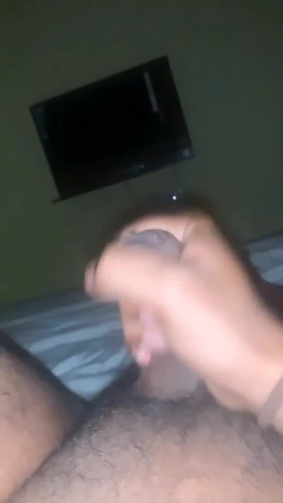 Сисси Сэм дрочит ее хуй так хорошо и выстрелил огромную порцию спермы💦, интенсивный оргазм