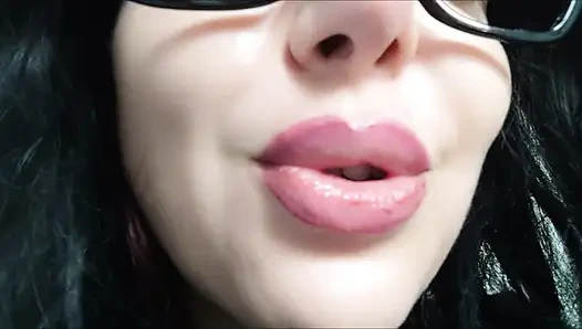 Fahişe sahibe zevk alırken seni onu izlemeye davet ediyor