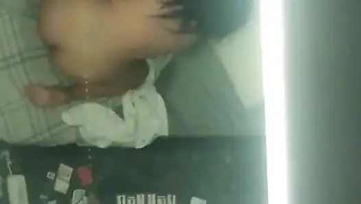 Bu kızı bir partiden getirdim... Onu çok sert sikiyorum