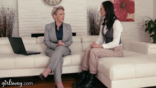 Girlsway olgun lezbiyen hediyeler aidra fox a power suit