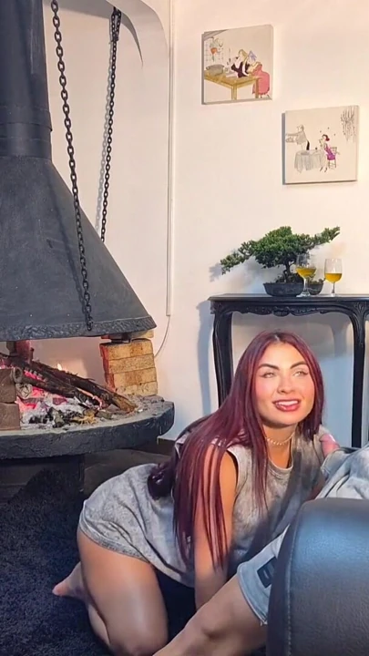 Yağmurlu bir gecede yabancı evime giriyor ve sonunda sikişiyoruz | Klip 2