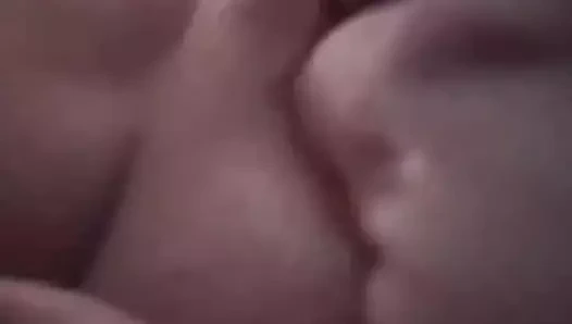 Sikişiyor, aşağıdan görünüm