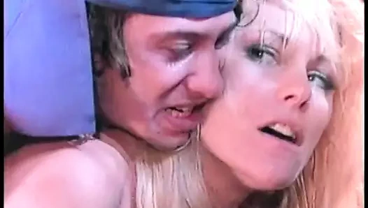 sürtük sarışın alır çift kişilik nüfuz içinde yatak