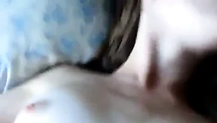 Bacaklarını genişçe yay