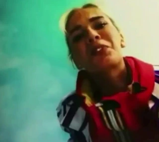 Loredana rap şarkıcısı senin horoz tükürdü!