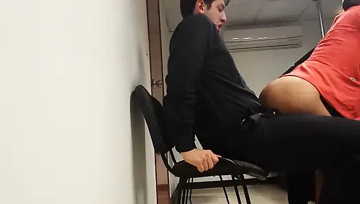 Daha fazla bekleyemiyorum ve ofiste seks yapıyoruz!