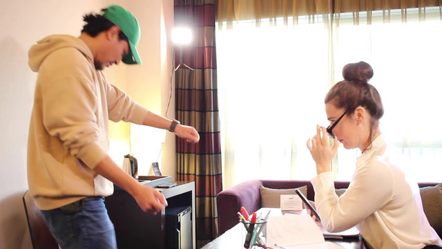 Latino does a favor for the secretary in exchange for getting his nationality