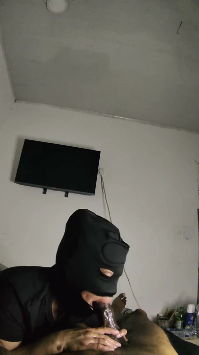 Gırtlağına kadar şampiyon siyah maske 4