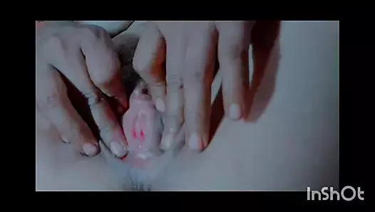 Ateşli güzel amcık, fitness vücudu, ateşli seksi kadın, şehvete düşkünüm, çıplak mastürbasyon yapıyorum ve yarağı hissediyorum