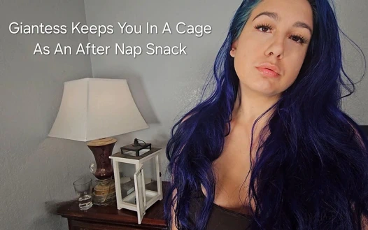 Giantess şekerlemeden sonra atıştırma olarak seni kafeste tutuyor