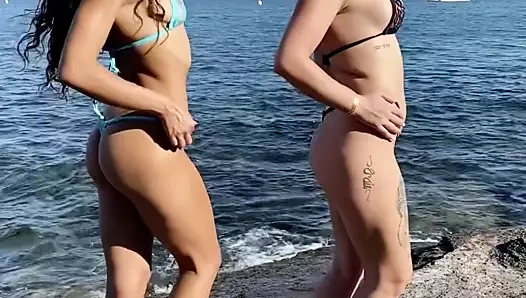 2 mini bikinimiz