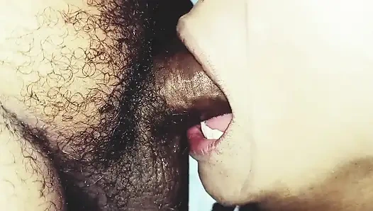 Minyon orta yaşlı seksi kadın gelmiş geçmiş en iyi oral seks sözü verdi ve teslim etti.