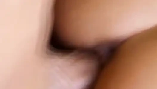 Ateşli evli kadın bir yabancıyla sikişiyor