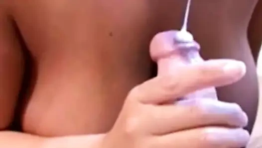 Dev göğüsleri bebeğim krikolar kapalı onu sevgilisi