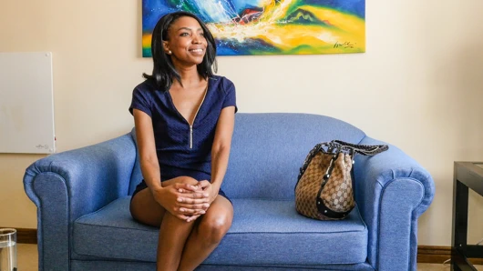 Güzel siyah model becerdin sert içinde döküm röportaj