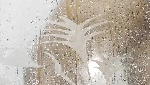 Ve iyi bir duş almak için bana eşlik edersen, ellerin kayıp