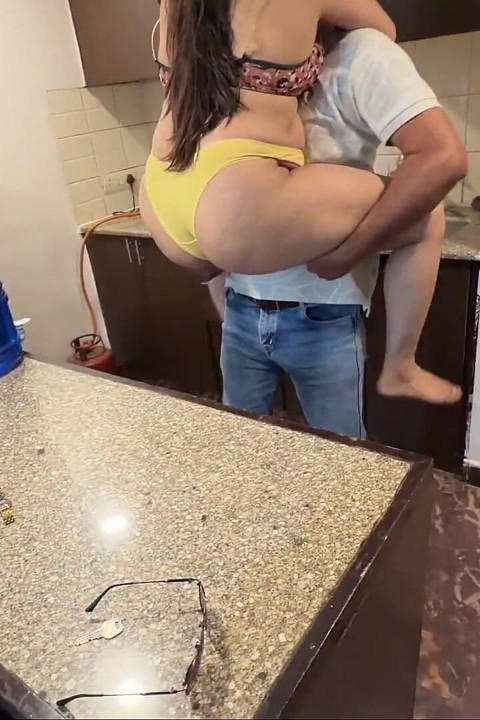 Karımın Sevgilisinin Dölünü Tutamadığını Gördükten Sonra.