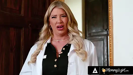 Annenin kızı - orta yaşlı seksi kadın doktor üvey kız gal ritchie'yi işten önce hemşire olarak rol yaparken yakalıyor