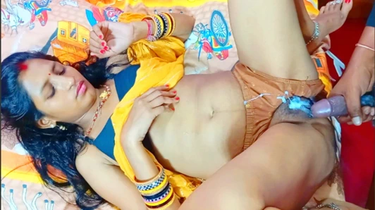 Ateşli Hintli kız üvey babamı sikiyor