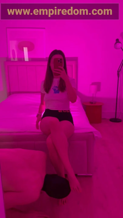 Dizlerinin üstüne çök ve bana hizmet et