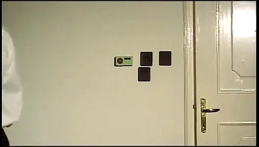 Büyük yarak Steve kıllı amcıklı banyoda üçlü sekse bayılıyor