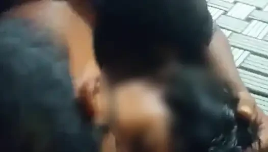 Hintli kızla desi tarzında hızlı seks