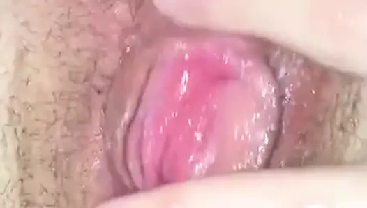 Güzel ve sırılsıklam ıslak...