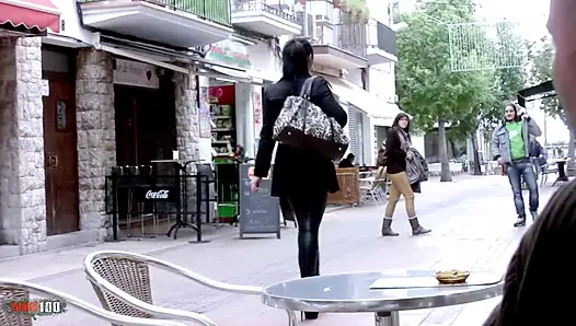 Fransız amatör Tania Berry - derin gırtlağına kadar sakso ve kanepede sert sikiş