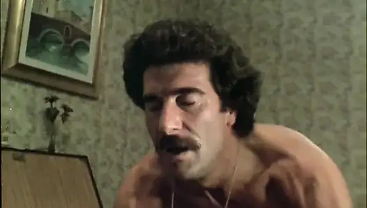 Moana Pozzi büyük adamlar tarafından cinsel olarak domine edilmeyi seviyor