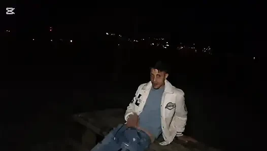 Galisyalı Kadın Beni Bakış Noktasında Mastürbasyon Yaparken Yakaladı ve Büyük Olduğum Şeyle Zayıf Oldum