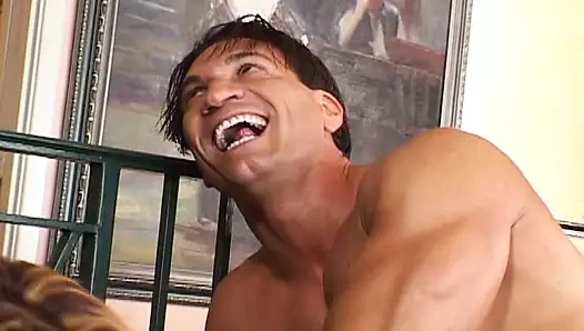 Kocasını aldatan koca izlerken büyük memeli orta yaşlı seksi kadın sikiliyor