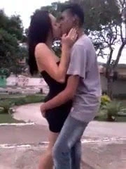 Ragazza Baciata e Palpata