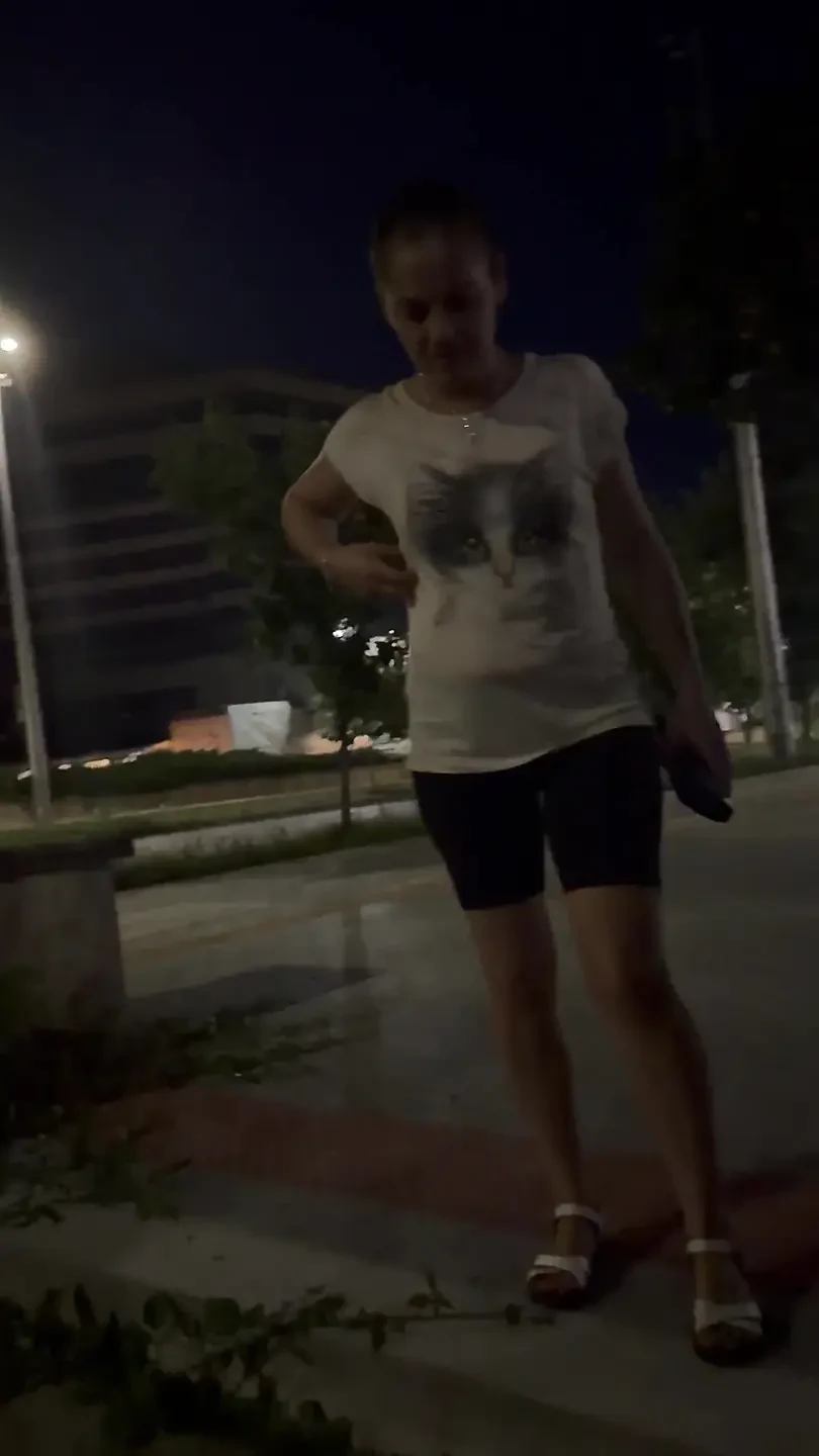 Marina Ile Gece Geç Saatlerde Underpass Anal