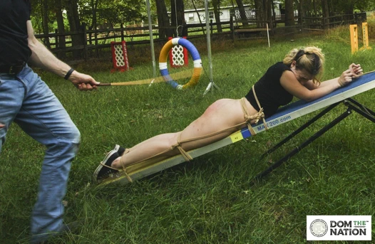 teen esaret köle tarama ile Cum üzerinde yüz için ona dayak