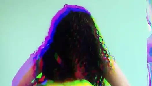 HERMOSA BAILANDO RICO