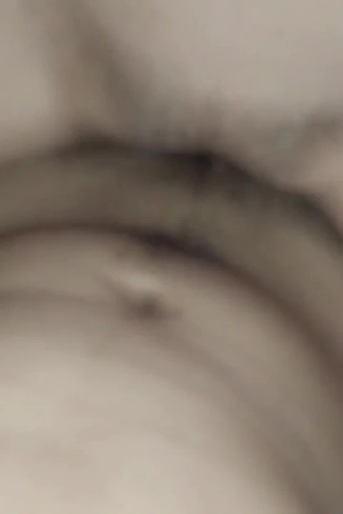 19 yaşındaki güzel komşum beni külotla modelliyor ve beni sulu amını sikmeye davet ediyor