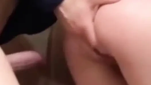 Sıska sınıf arkadaşı kız öğrenciyi sikiyor