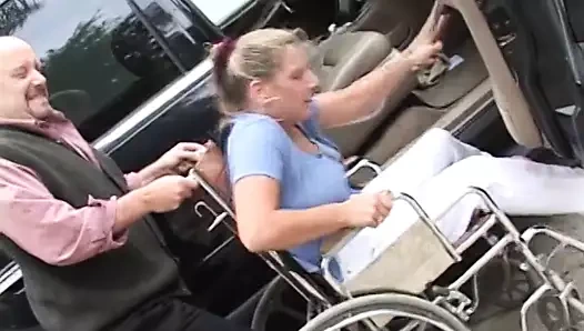 Dinç delisi gets ona sıkı kedi yaladı sonra çarptı